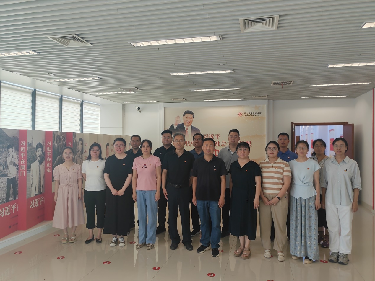 说明: C:\Users\Administrator\Desktop\2025年7月1日学四史、讲党课照片合集\2025年7月1日学四史、讲党课照片合集\学四史\四史学习全体照片.jpg